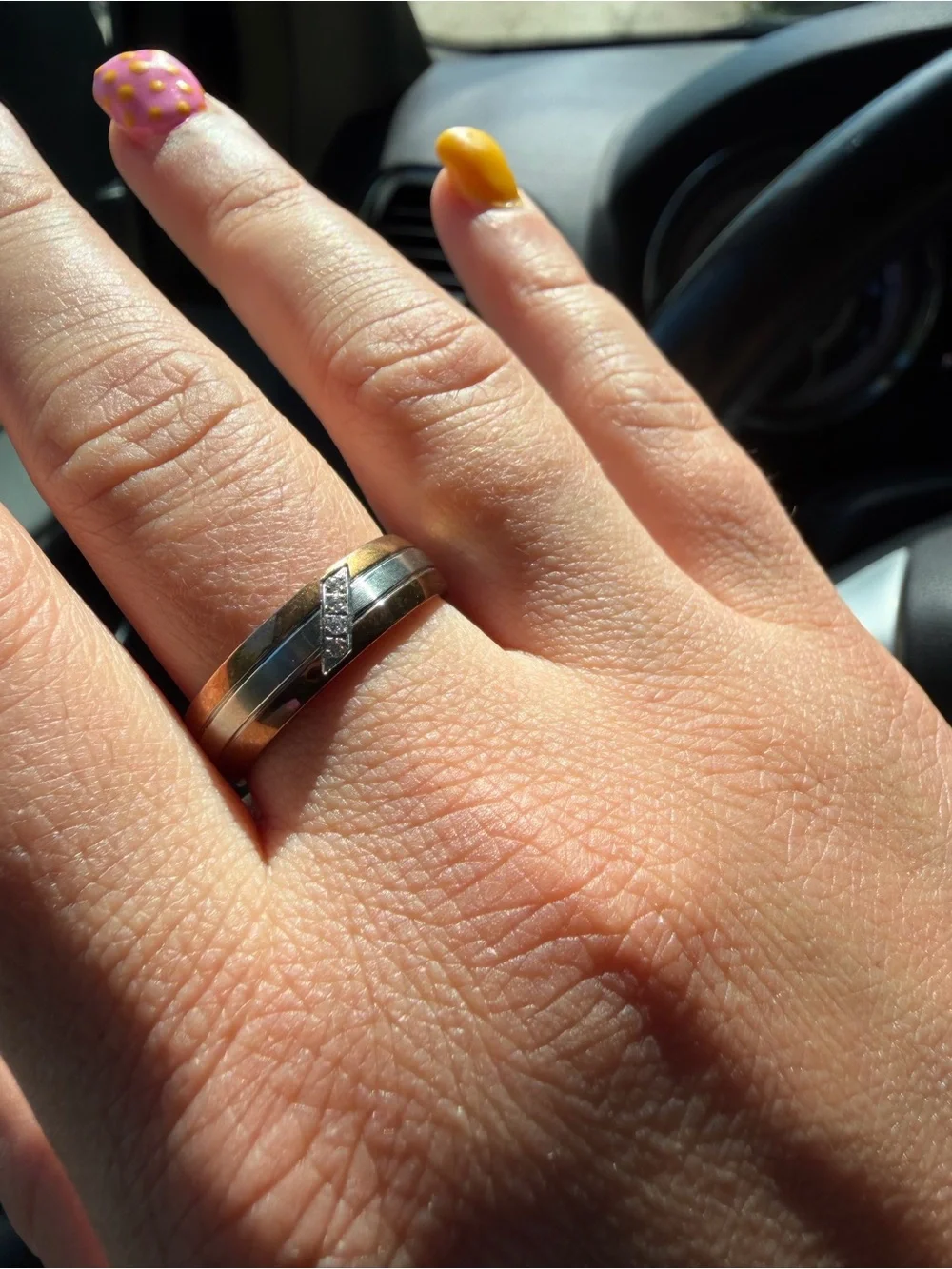 Two-Tone Women's Band Ring with Diagonal Accent Stones - Gold & Silver